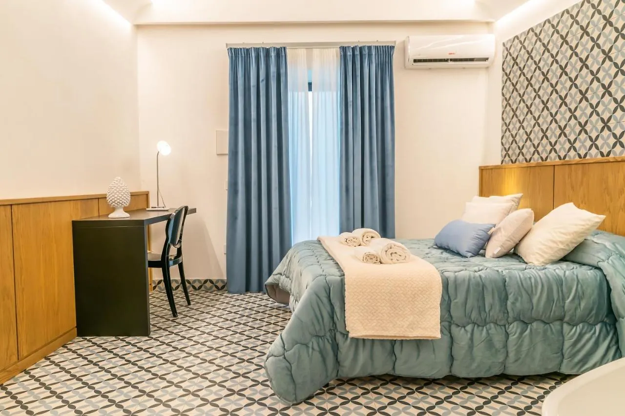 Community Rooms & Wine Favara Italia