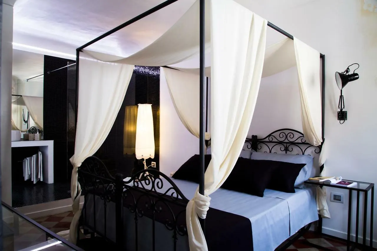 Community Rooms & Wine Favara Bed & Breakfast